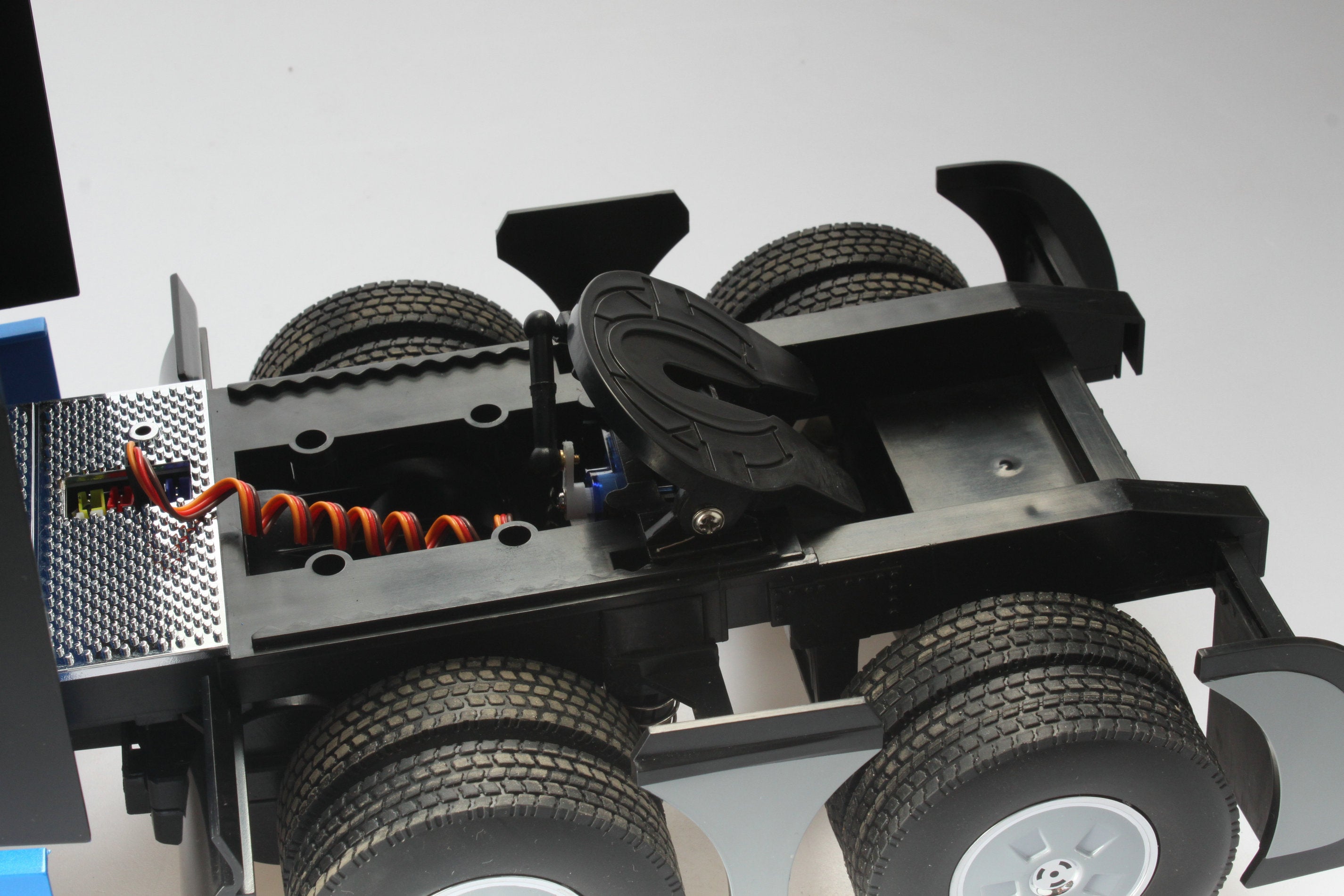 1/16th Scale Freightliner Cascadia Tractor