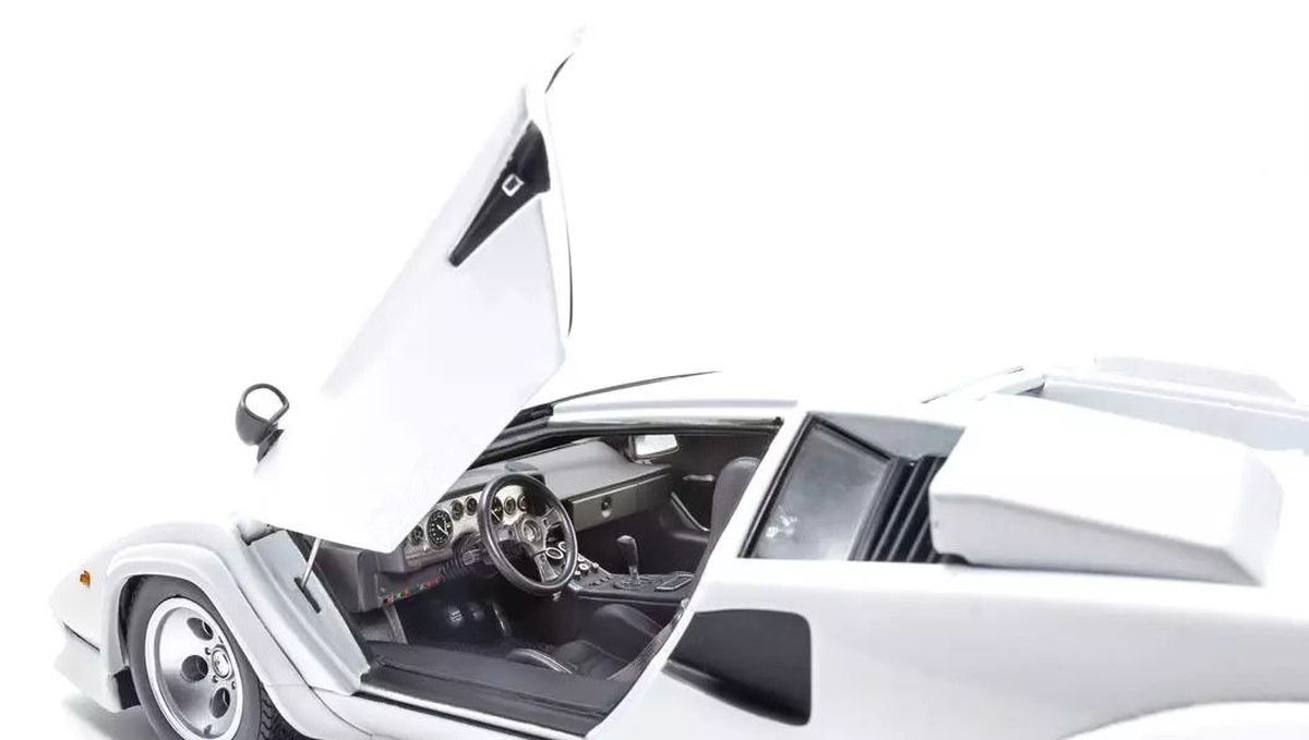 1/18 LAMBORGHINI COUNTACH LP400S (WHITE) Diecast Model