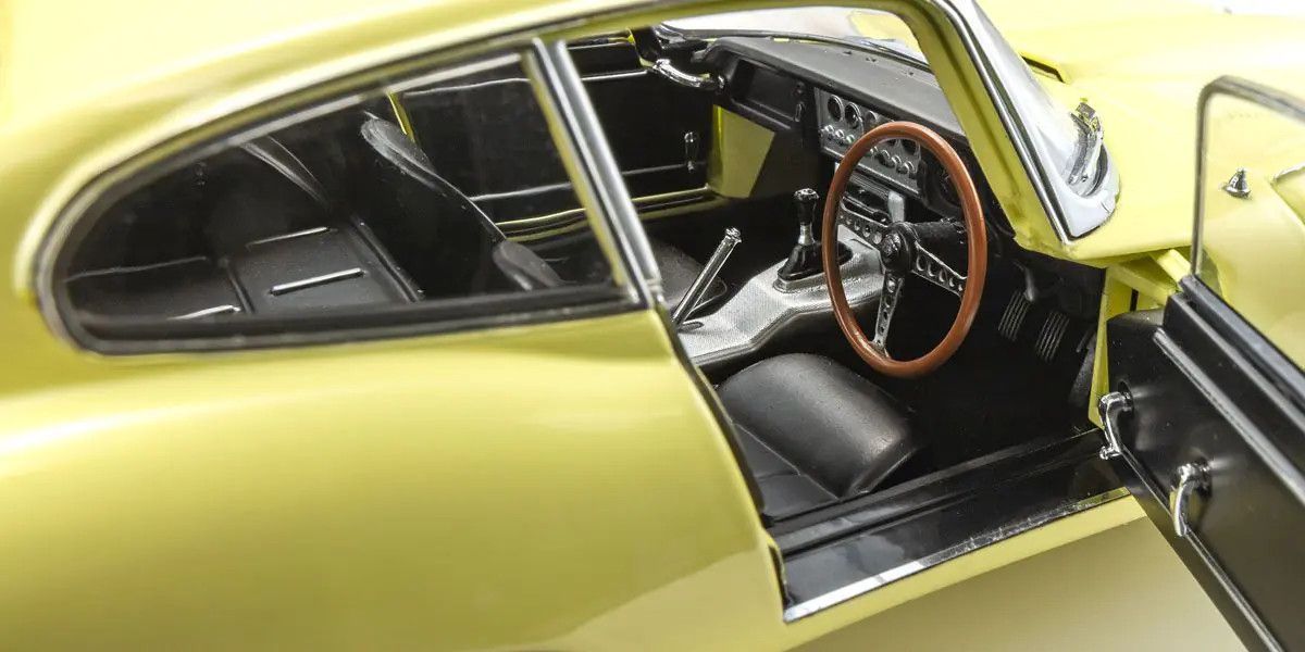 1/18 Jaguar E-Type (Pale Primrose) Diecast Model