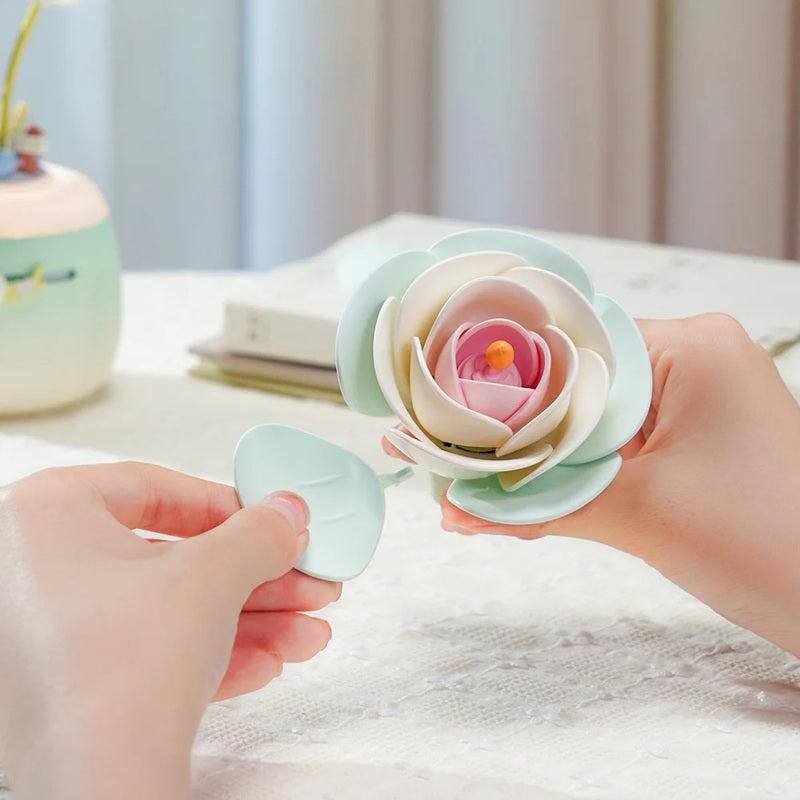 Floral Art Minty Camellia Lamp